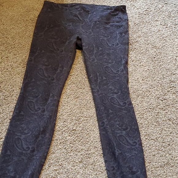 Trio Athleta Set. Leggings, capris, sports Bra - Picture 8 of 16